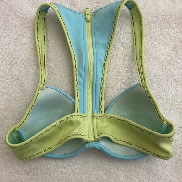 Victoria Secret Push-Up Bra. Back Zipper - Picture 2 of 4